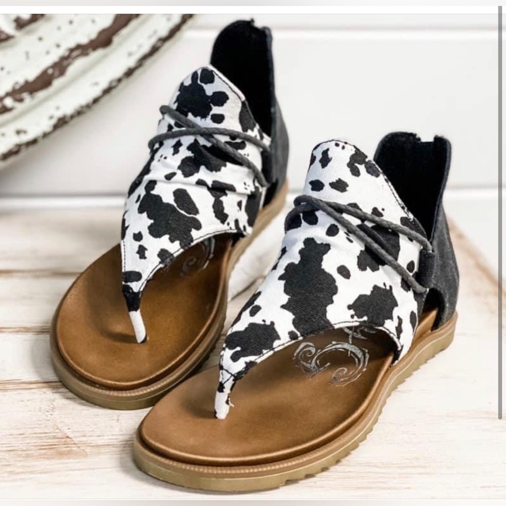 NIB Very G Black Angelika Cow Print Sandals